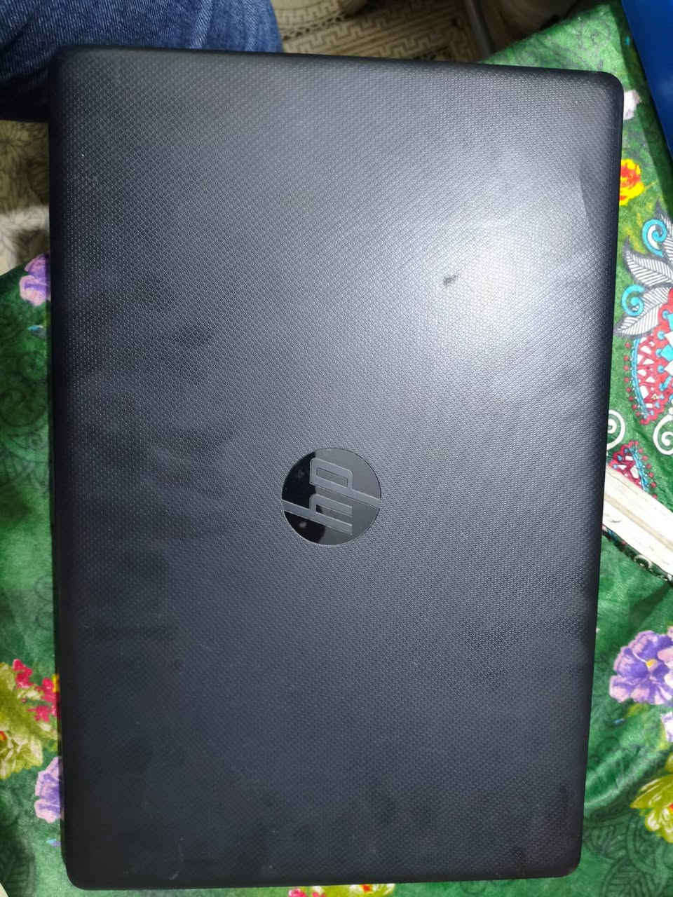الموديل: HP Laptop 17-by3xxx (شاشة كبيرة مريحة للعين).
المعالج: Intel Core i5-1035G1 (جيل عاشر) يعطي أداء سريع ومستقر.
الذاكرة العشوائية (RAM): سعة 32 جيجابايت (تطوير خاص)، يفتح عشرات البرامج بنفس الوقت بدون أي تعليق.
الهارد (التخزين): SSD بسعة 477 جيجابايت (إقلاع سريع جداً للوندوز).
الشاشة: قياس 17 بوصة (كبيرة وواضحة جداً للأفلام والشغل).
النظام: Windows 11 Pro أصلي ومفعل.
🎮 أداء الألعاب والبرامج:
يشغل لعبة PUBG Mobile على إعدادات Ultra Extreme (كما موضح بالصور).
مثالي لبرامج البرمجة (Visual Studio Code) والتصفح الثقيل.
يحتوي على كيبورد كامل (Full Keyboard) مع لوحة أرقام جانبية.
📝 ملاحظات إضافية
الجهاز نظيف جداً (مثل ما مبين بالصور).
البطارية والشاحن الأصلي بحالة ممتازة.
السعر: [450] (قابل للتفاوض البسيط الموقع: بغداد 
📞 للتواصل:[***********]
