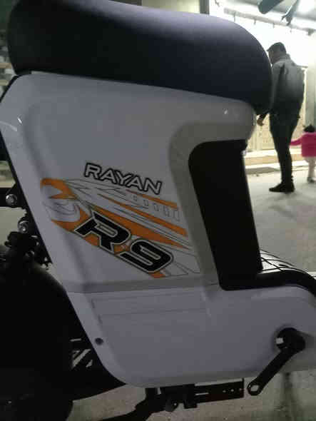 السلام عليكم دراجه R9 ريان موديل 2025 فول مواصفات بصمتين سويجين بطاريات ولا وحده هابطه الدراجه خير من الله شلعه ومعدل ونضام الرجوع للخلف السعر 510  مكاني ناصريه حي اور لاستفسار *********** او خاص
