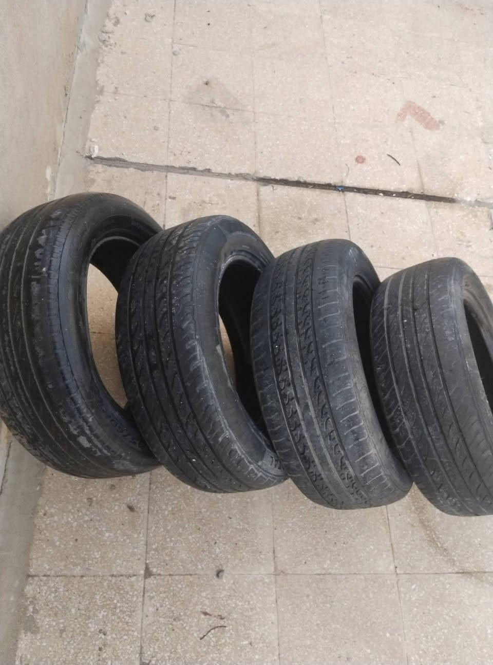السلام عليكم . للبيع تايرات مستعمله
قياس       195/60/15
للتواصل واتساب ***********
