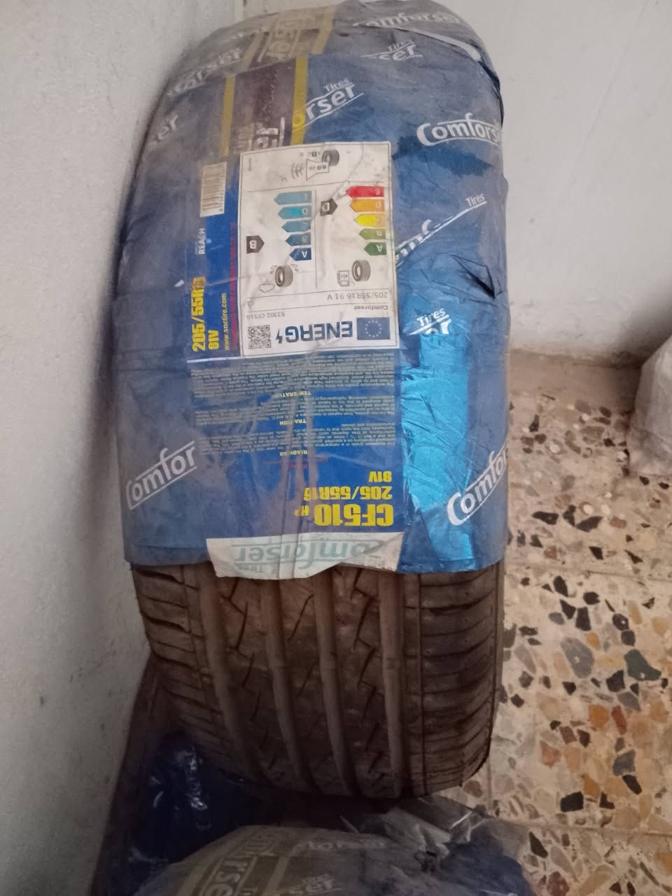 السلام عليكم تايرات عدد 2جديد غير مستعمل ابد صناعه 2025 النتره فورتي القياس 205,55,16 السعر 95الف بغداد ***********وخادم
