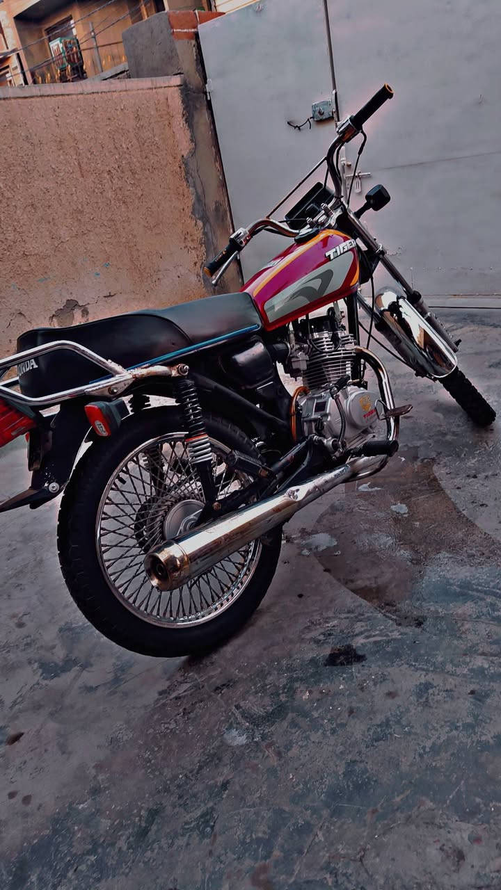 السلام عليكم
للبيع دراجه ايرانيه
نوع تايكر  4كير
موديل 19
أوراق كامله بسمي
لون أحمر 
درجه اي نقص مابيها
مكاني الدوره 
سعر 450وبيه مجال للطيبين
رقم ***********
