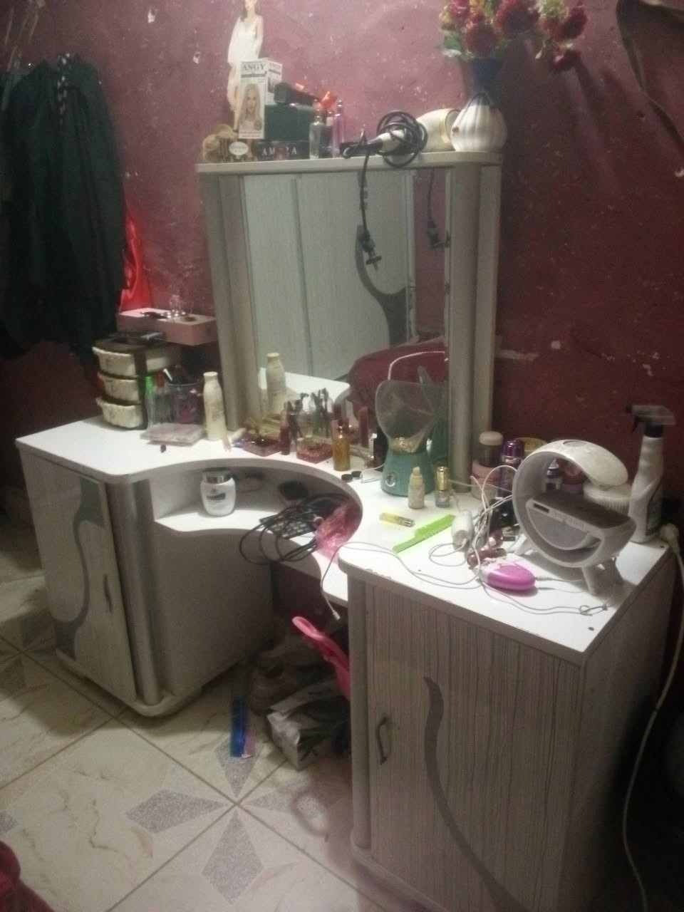 اخوان غرفة تركية كلش نضيفة البيع مستعجل كنتور سلايت العنوان بغداد جسر ديالة رقم  ***********
