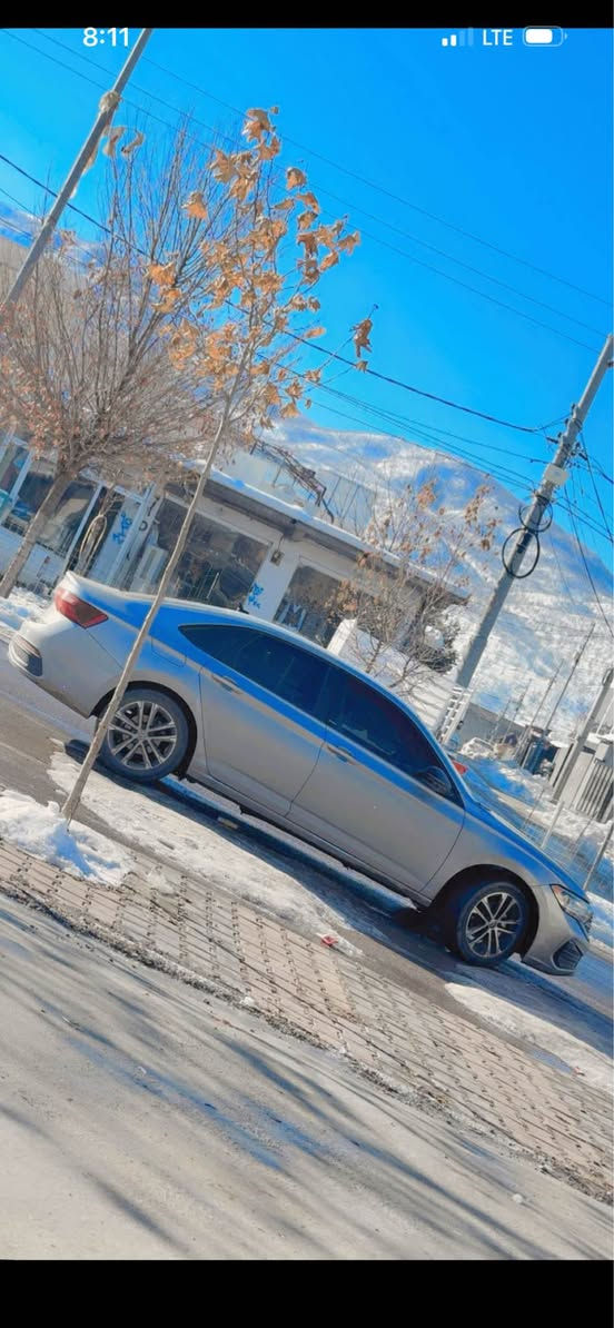 Jetta 2023 جیتا ٢٠٢٣
مواسەفاتی s سپۆرتی گێر عادیە 
بۆیاغ تەنها ٢ بست لە لێواری بۆنید هەیتی بێ ناوگرتن هیچی تری نیە 
رادیتەر و لایت و هەموو شتێکی بیلادیە بە شەرت
ژ.مۆبایل   *********** أربيل, العراق
