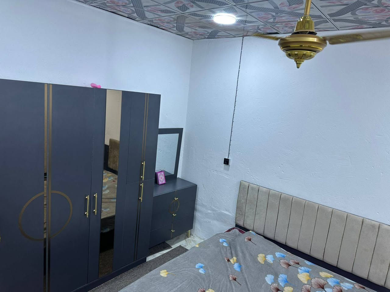 بيت ٥٠ متر ايجار مع الأثاث بفرع قبل شارع المدرسه الورديه ايجار ٢٥٠  اتصل 
***********
