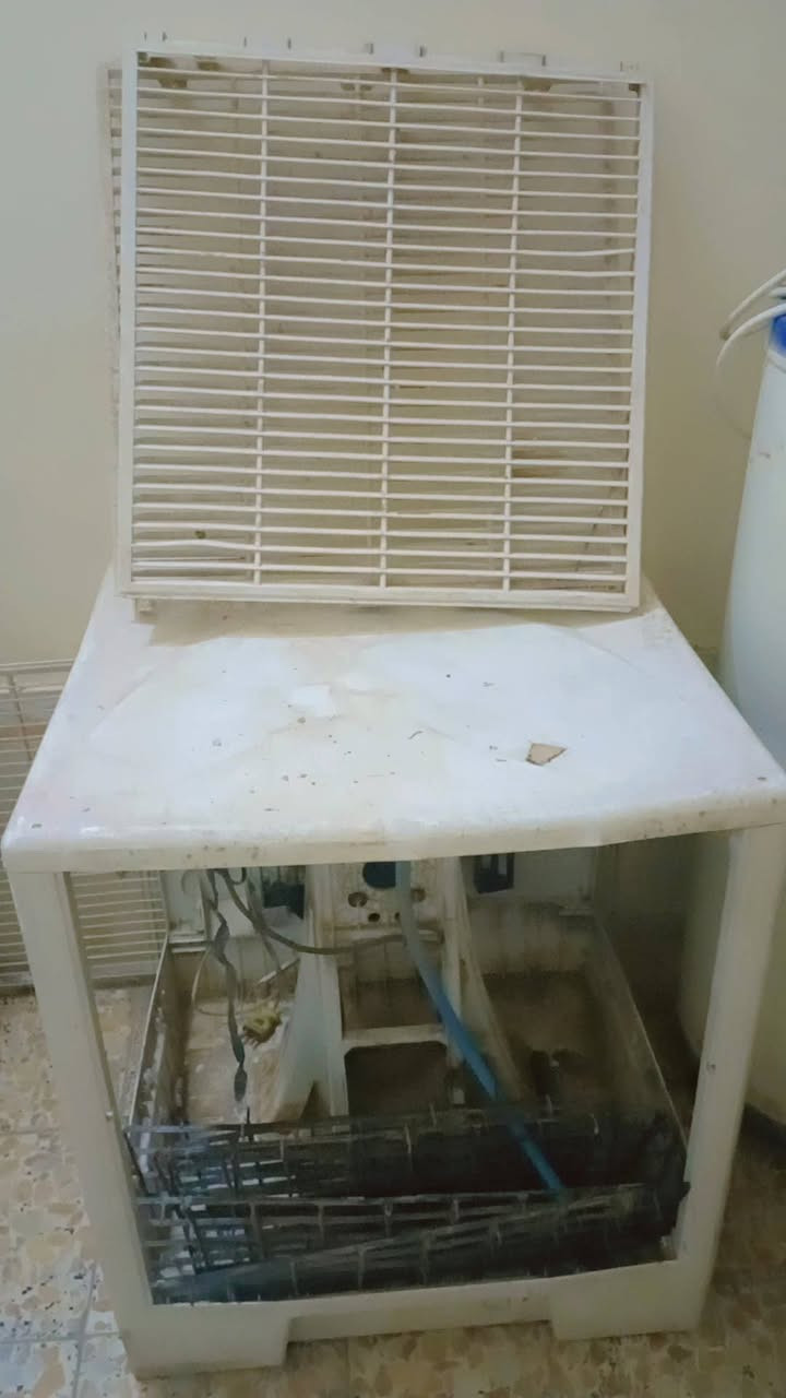 غراض للبيع كلمن وسعره (مكلف بالنشر )
سخان ٣٠ 
المبرده ٣٠
الصندوق وكشن ١٠ 
المراوح وحده ١٥ 
التواصل ع رقم الهاتف 
***********
