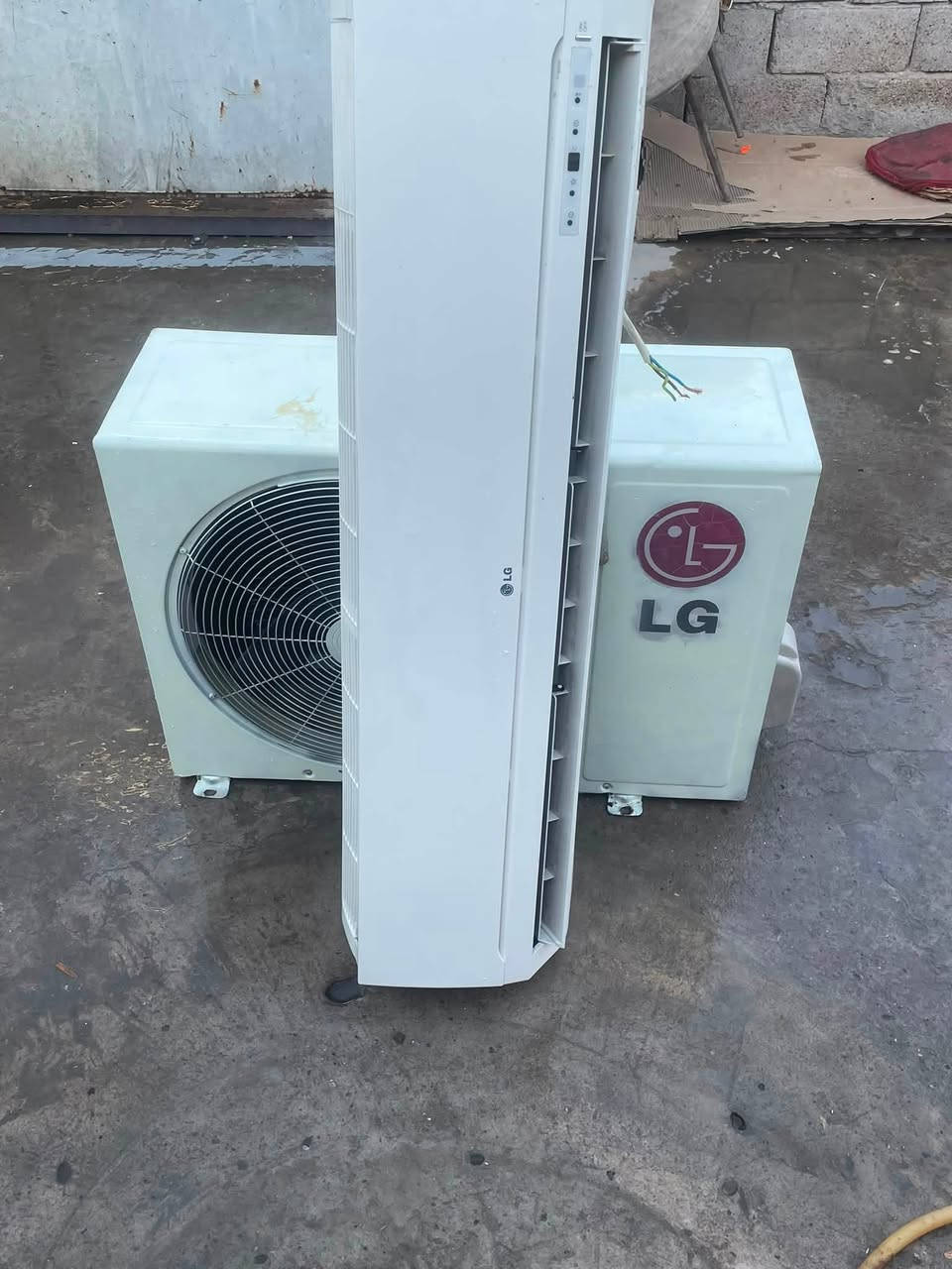 سبلت LG  جديد مستعمل قليل جدا مداخل تصليح نهائيا  سعرة 400 برودة فول تفحص وتاخذ
ملاحضه : المو شراي ليدخلي *********** المكان السيديه
