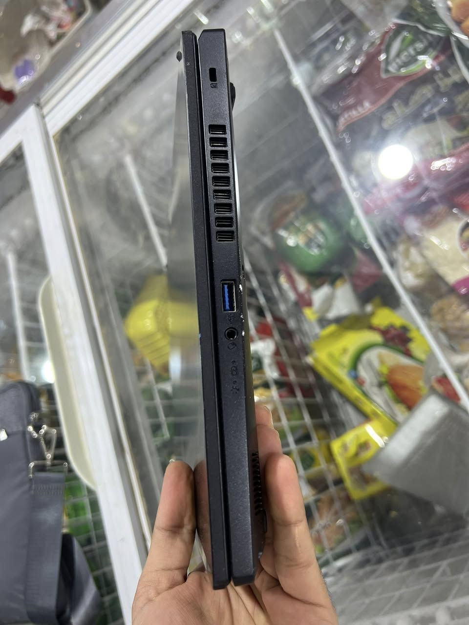 Acer Nitro ANV15-51-71PD 17-13620H 16 512 RTX 3050-6G 15.6  144hz
مشحون ٣٠ مرة فقط 
***********
