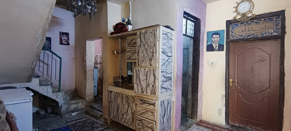 السلام عليكم بيت لبيع المساحة 110 والواجهه 5 نص متوفر جميع الخدمات مي + كهرباء + مجاري العنوان الدار الشماعية (حي الرحمة) خلف ساحة رسول لتواصل على الرقم ‏‪***********‬‏  التواصل من خلال الاتصال لايوجد مواقع تواصل
