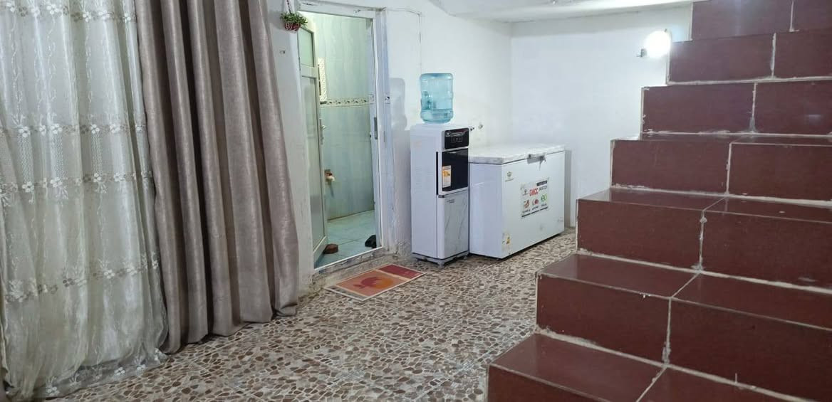 بيت للبيع في بانميل قرب الشارع العام 
المساحة 230 متر زراعي يتحول إلى طابو 
الدار يتوفر من 
استقبال 
وصاله مشترك 
مطبخ كبير 
غرفة نوم 
صحيات داخليه 
كراج كبير 
وحديقة 
السعر 27 مليون وبي مجال 
للاستفسار اتصل ***********
