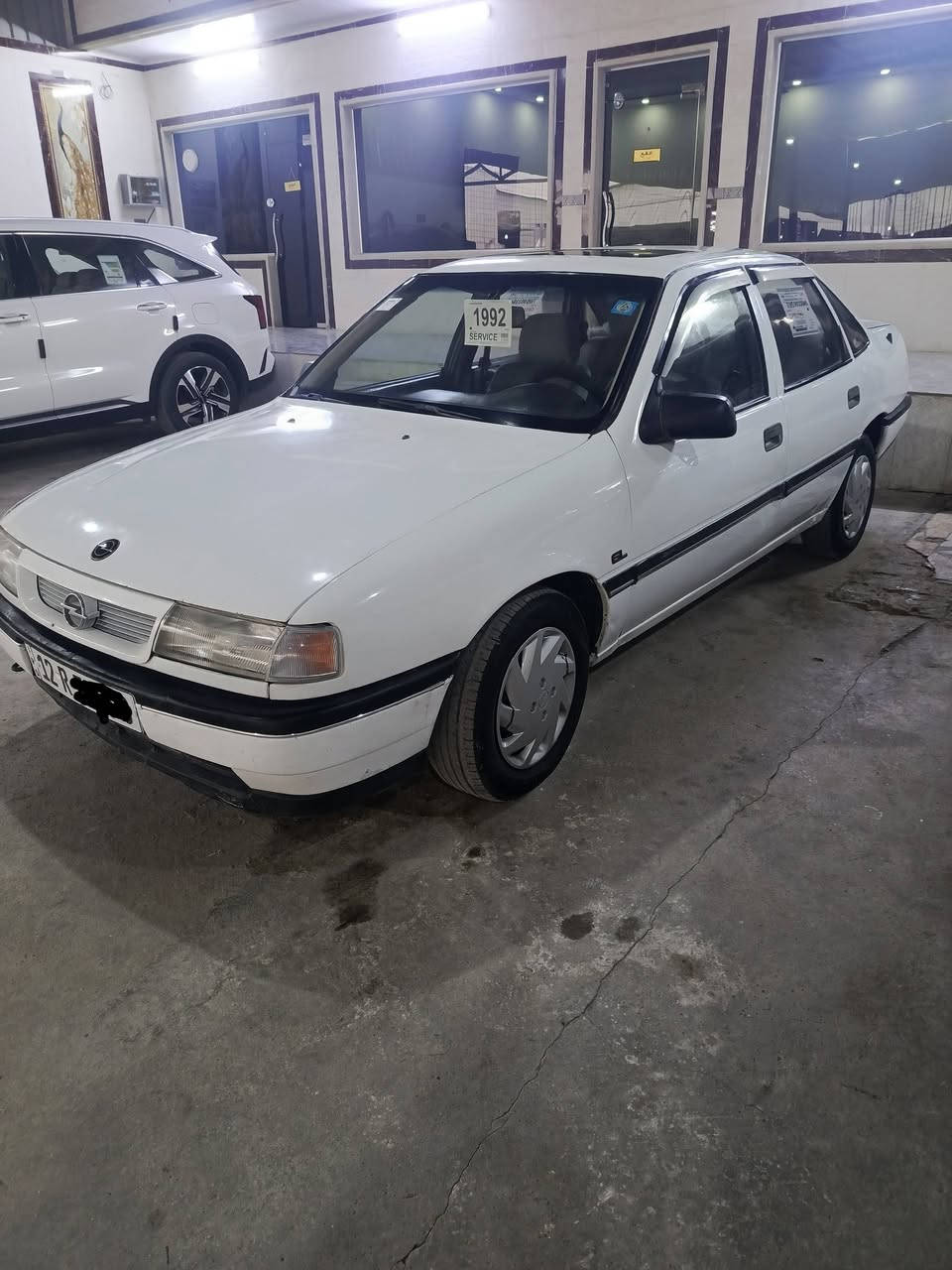 سلام عليكم 
اوبل فيكترا للبيع موديل 92 حجم 18.كير عادي تخم تواير جديد ماكينه وكير شرط رقم نينوى دولي كربون بنزين موجود كهربائيات كل شي شغال  شرط وكاله والتحويل 
السعر45 دولار بها مجال للطيبين
مكان تلعفر 
الاستفسار ***********
               ‏‪***********
