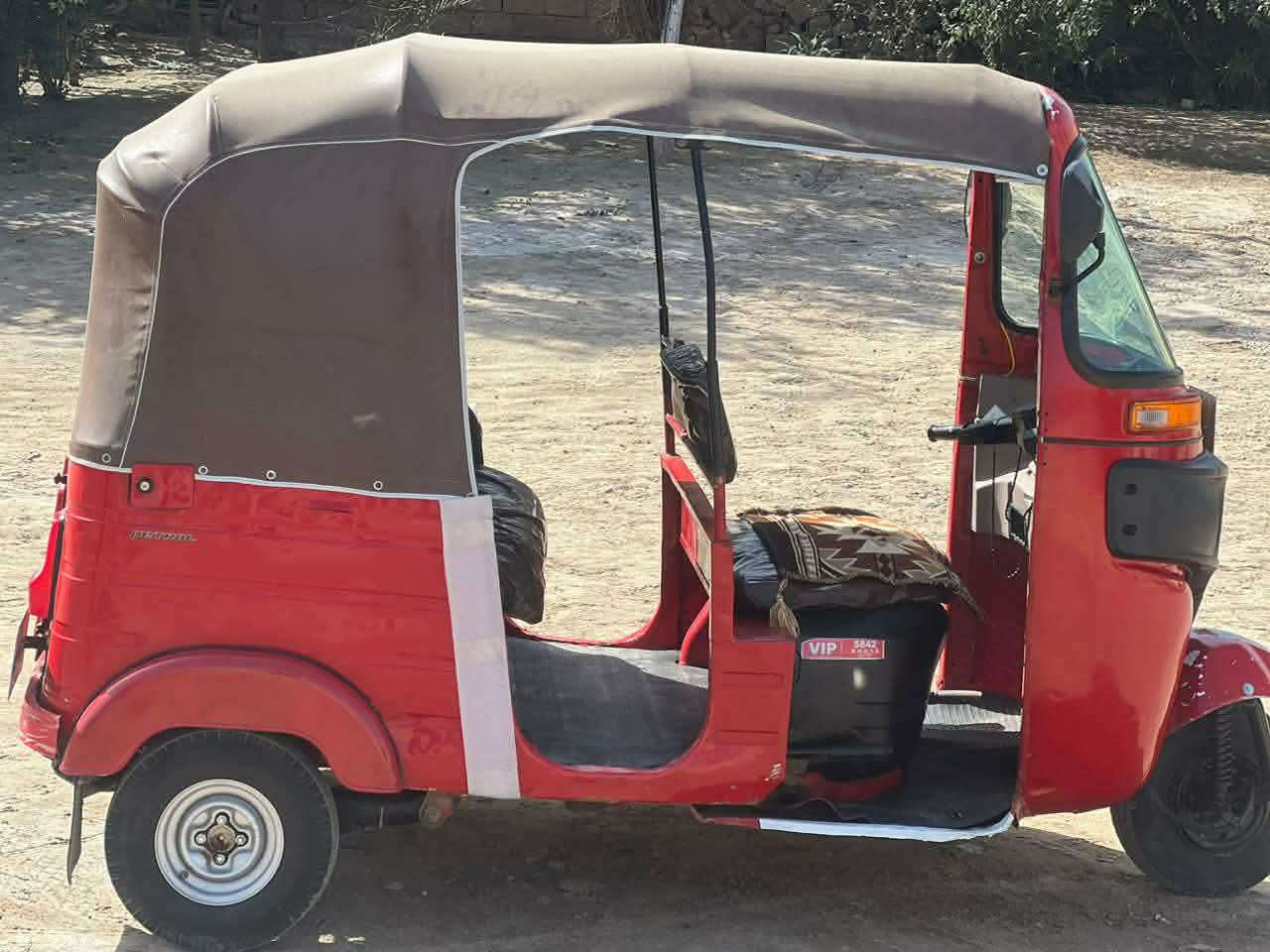 سلام عليكوم  تكتك لبيع  موديل 18 رقم انكليزي تحويل مباشر  مجفته شركه  لا تبخير ولا تنقيص  المشر كفاله ماعده طخه بصيطه بل يسره   السعر 5250 وبيه مجال   المكان  بابل القاسم ***********
