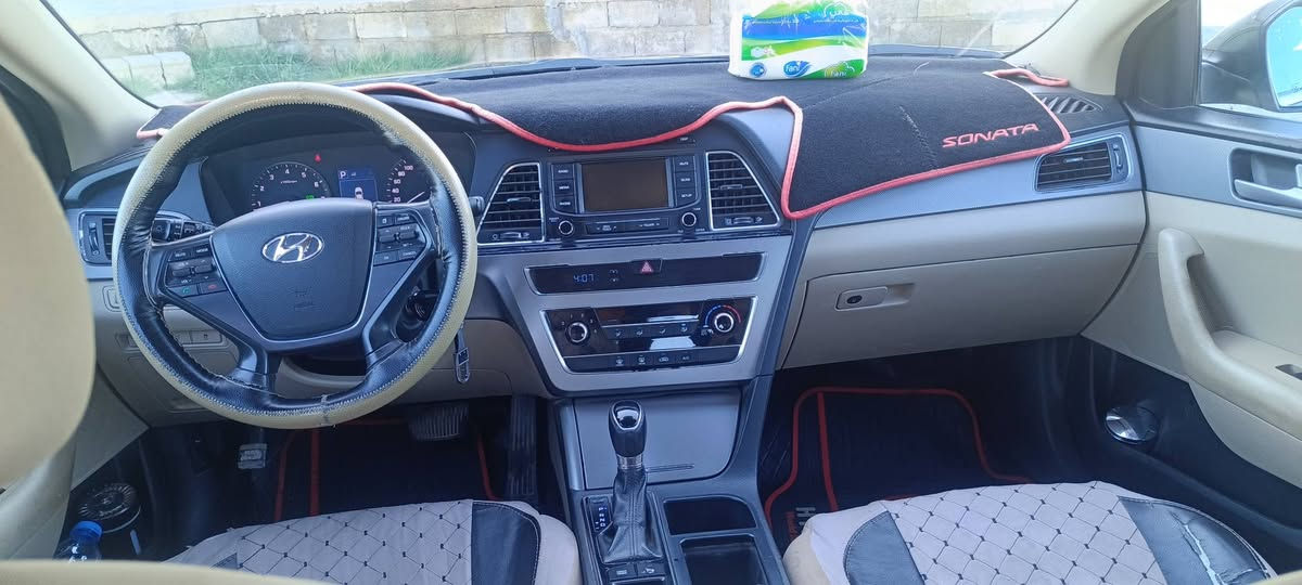للبيع 
سوناتا خليجي المرغوب محرك دوش موديل 2017 
مواصفات 
نضام ECO و sport و عادي يعني 3 انظمه قياده 
مانع انزلاق 
ABS
تحكم استيرن 
مرايه شفط تنسفط ويه قفل السياره
مثبت سرعه
مواصفات كلش حلوه 
تدفئه و تبريد قطعتين 

محرك شرط لا صرف ولا بخار ولا مفتوح 
بيها شبر بارد جامرلغ امامي جهة السكن فقط بيها شوي ملاحظات اخرى شخوط فقط ورصعات شوي بالسقفيه مكفوله من الضربه كلش اقتصاديه بالبانزين 
محرك 2400 
ماشيه 215 الف حقيقي وقابل للزياده 
سيارة مال جناي عزل خير من الله 

سعرها 145 وبيها مجال بسيط 

ملاحظه بيع نقد قسط ما ابيع 

رقم الهاتف 
***********
***********
