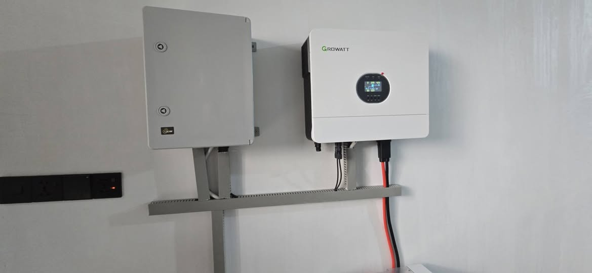 تم بحمدالله تنصيب منظومة طاقة شمسية بقدرة 
16اميير نهاري و 14 امبير ليلي 
الواح بقدرة 615W  نوع لونجي ضمان 15 سنة
انفيرتر GROWATT  6Kw   ضمانة سنة استبدال 
بطارية ليثيوم 16kWh  من شركة GENIXGREEN  ضمان 10 سنوات 
  اليوم في بيت  المهندس حكمت اللهيبي 
للاستفسار الاتصال:-
***********
***********

GenixGreen Iraq 
GenixGreen 
المركز الذهبي-Golden Center
