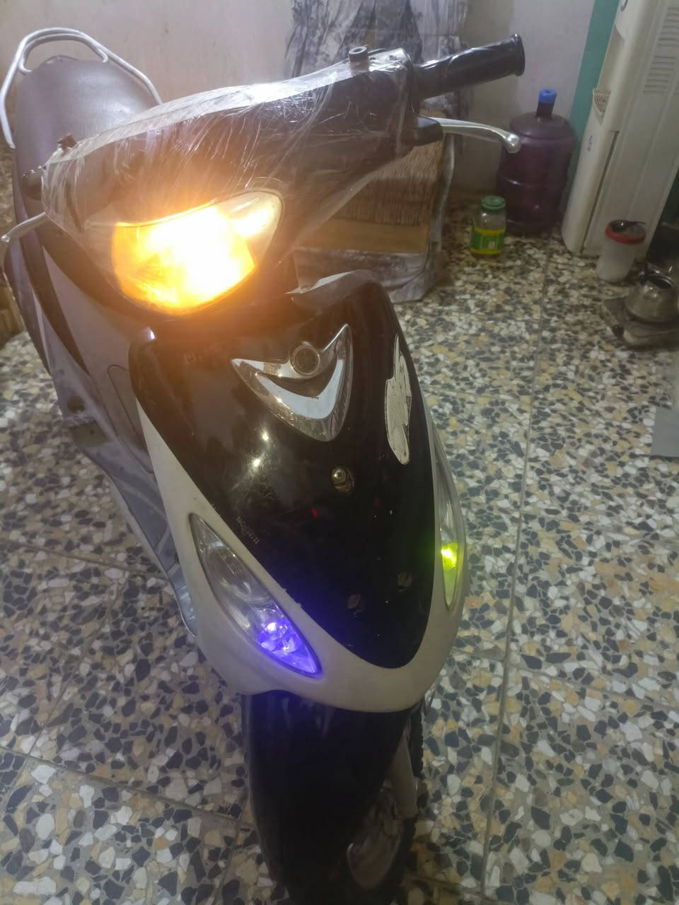 السلام عليكم دراجه ماكس منغولي كهرباء كلها شغاله كفاله عامه 650 بيها مجال بغداد مدينه,***********
