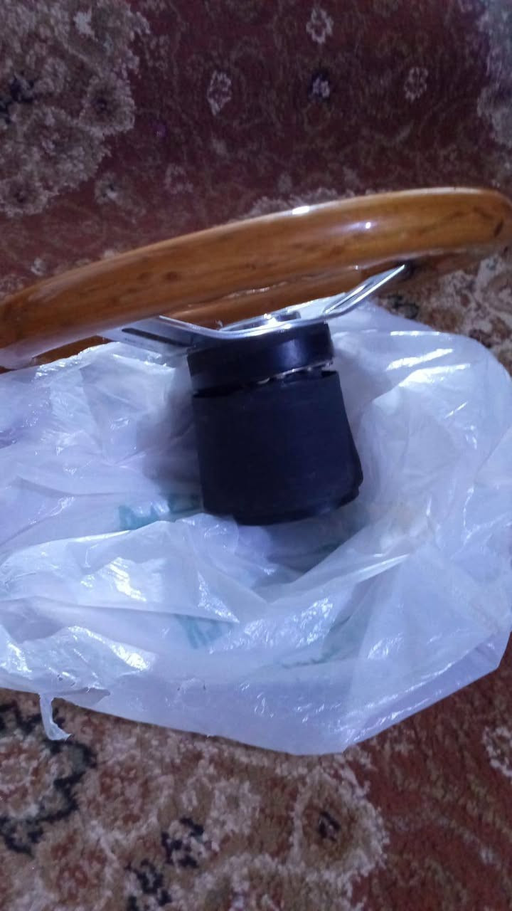 ستيرن رياضي يرهم على جميع سيارات المحوره الهورن مالته ابره ..السعر 25وبي مجال التواصل ...***********
