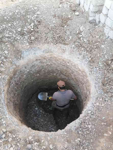 اسلام عليكم يوجد كادر حفر وبناء وصب المنهولات
اللاستفسار 
‏‪0782 352 4730‬‏
