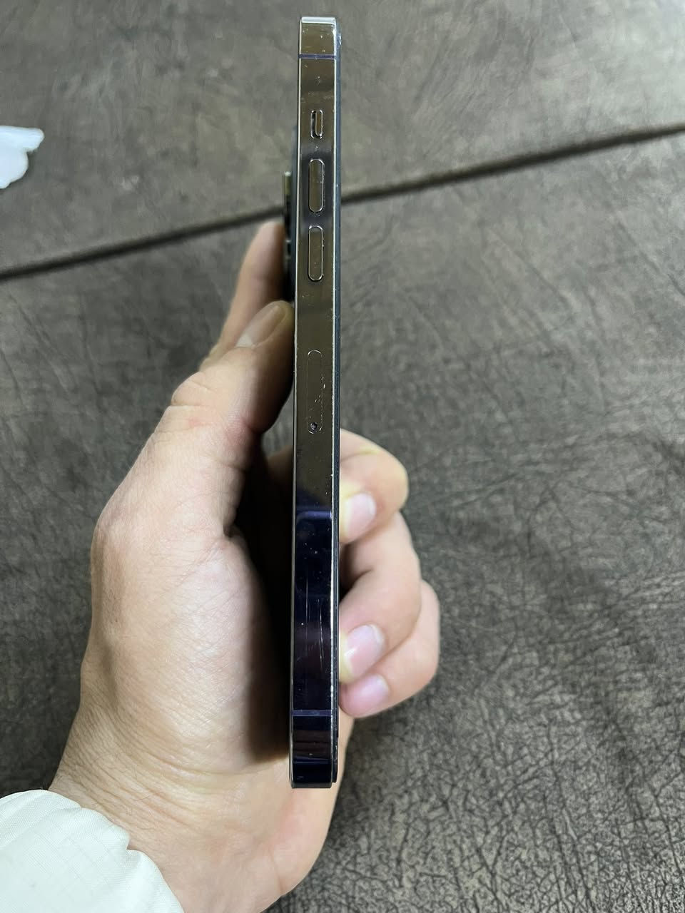 البيع فقط بدون مراوس

آيفون 14 برو ماكس 

لون بنفسجي 

ذاكره 256 

بطاريه 76 

دبل سيم كارت 

نموذج Za

جهاز فقط شاشه مبدل وبيها فطر موضح ب صوره 

سعر 450 

مكان موصل لأيسر 

*********** 
***********
