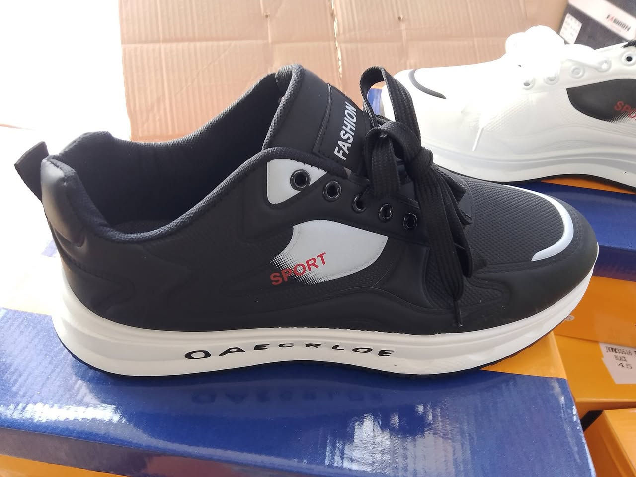 عروض راس السنه 
حذاء رياضي ابيض واسود 
قياسات من44الى47 
واتساب ***********
