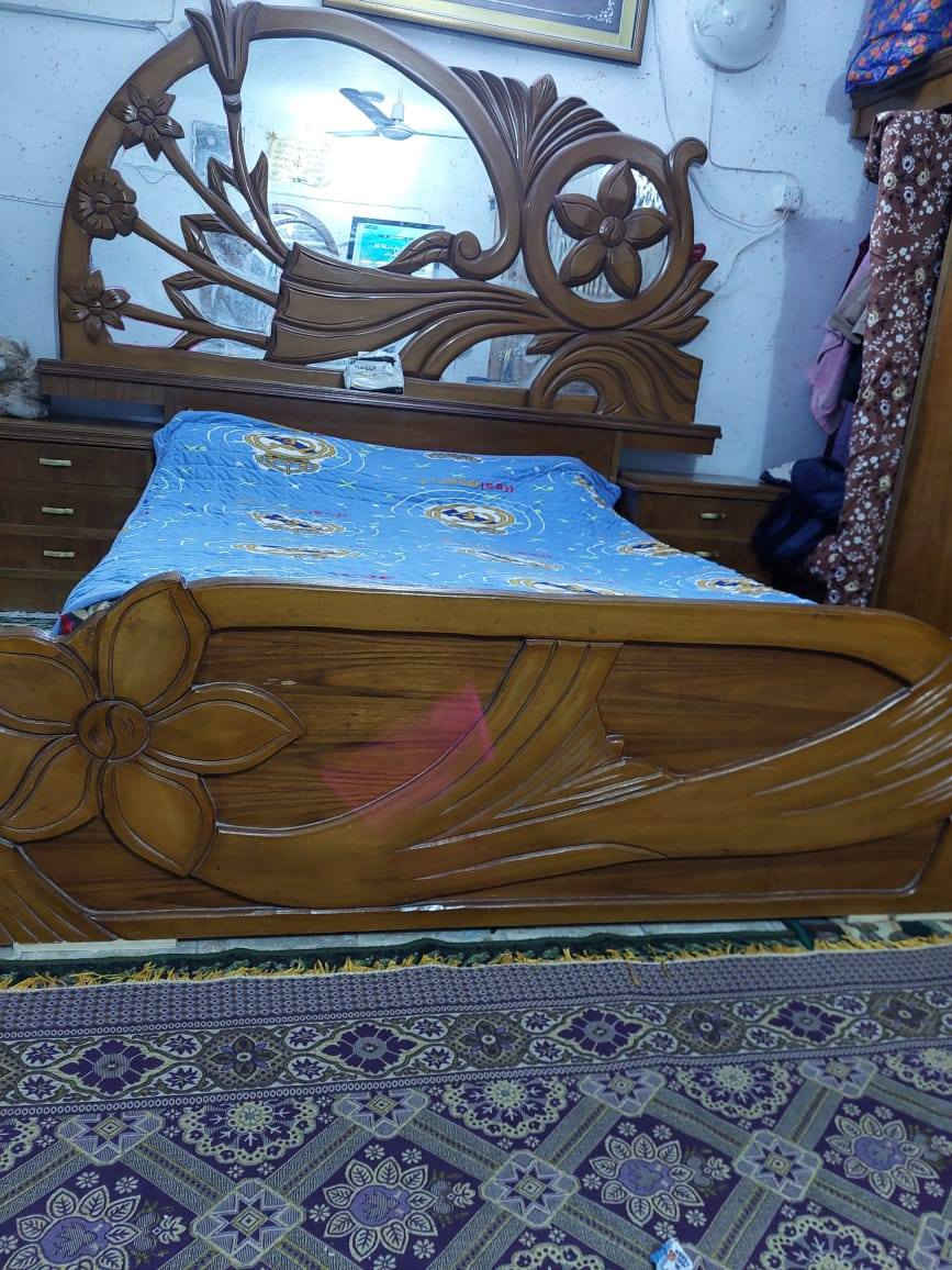 السلام عليكم غرفة للبيع صاج ثكيله نظيفة السعر ٥٠٠ الرقم ***********
