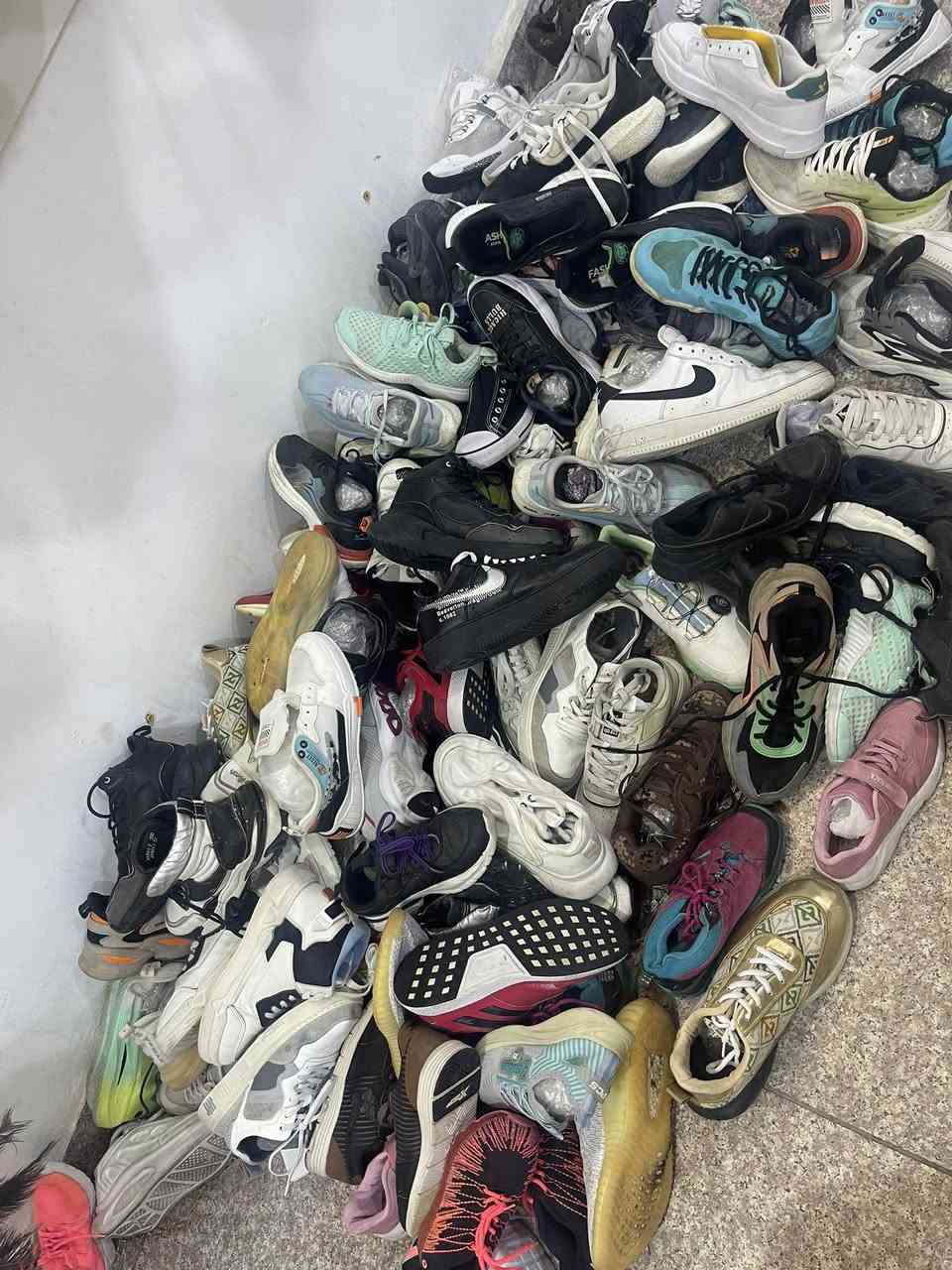 شلعة
شلعة قياسات خبط ٣٥ لحد ٤٤
٤٠ قطعة ب ٤ الاف فقط 
بي مضروب وبي نظيف وبي يحتاج غسل وبي فيتنامي وبي صيني وبي كل القياسات خبط بخبط صاير الي يريدة خل يراسلني 
***********
