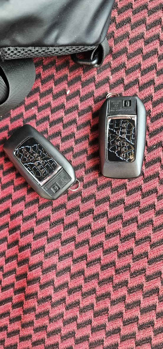 بصمات لاندكروز ٢٠٢٣ للبيع سعر الوحدة ١٥٠ الف
للاستفسار ***********
