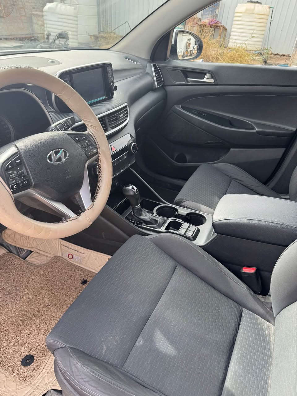 🚗 للبيع: توسان 2019 وارد أمريكي

✔️ الموديل: 2019  
✔️ النوع: Hyundai Tucson  
✔️ اللون: أبيض 🤍  
✔️ المحرك: GDI  
✔️ الممشى: 91 ألف كم  
✔️ وارد: أمريكي  
✔️ الحالة: حادث سابق (الجام الأمامي الأيمن + جزء من البنيد)  

✔️ المواصفات:
• شاشة  
• حساسات  

✔️ التسجيل: رقم بابل باسمي  

💰 السعر: 165 ورقة (قابل للتفاوض للجادين)

📞 للتواصل: ***********  

السيارة بحالة جيدة للاستخدام اليومي، والفحص متاح المحاويل, بابل
