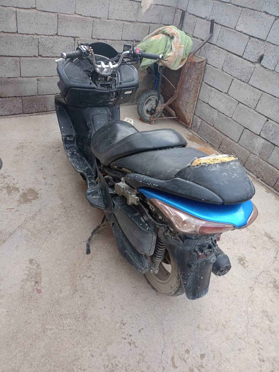 سلام عليكم دراجه فورزا 0/9للبيع مكلوبه  مكينه كفاله بس كفرات مكسره  شغاله ترايك وين متريد مكان النهروان  السعر  350بيهه مجال حك الشراي الرقم ***********
