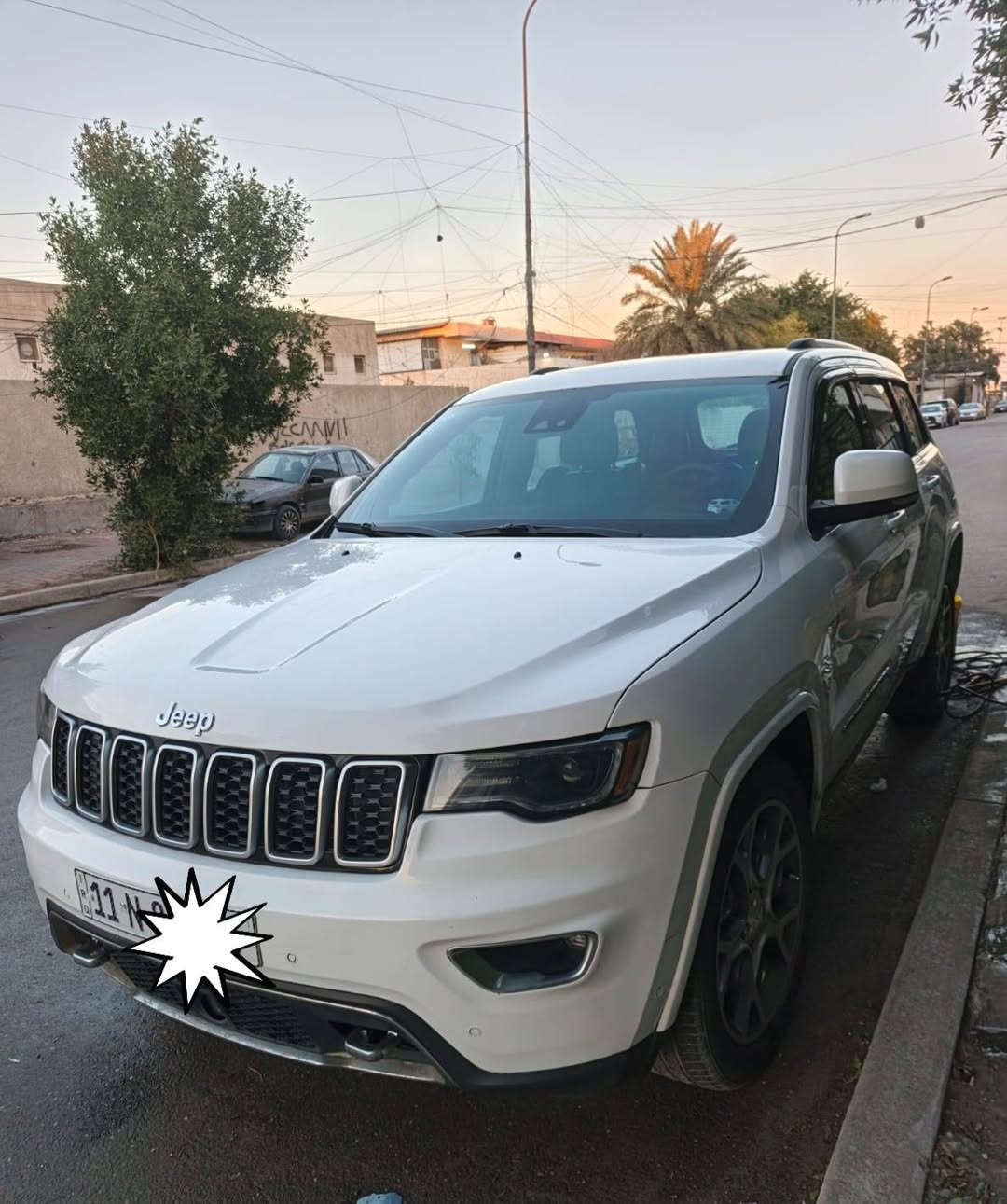 جيب 2018
 بيه قطعه وحده جاملغ الايمن 
ماشيه132 m 
سياره فول موصفات
 فأت)(25) 
دبل هوك 
رادار امامي
 بل شباك أوتو بارك 4رادارت بانوراما
 كشنات حار أمامي وخلفي
مكاني بغداد السعر 260 
***********
