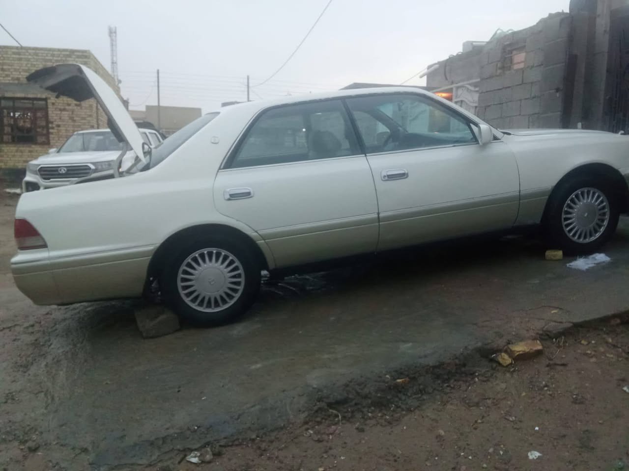السلام عليكم سياره للبيع لمكان البصرة لقرنه ***********
