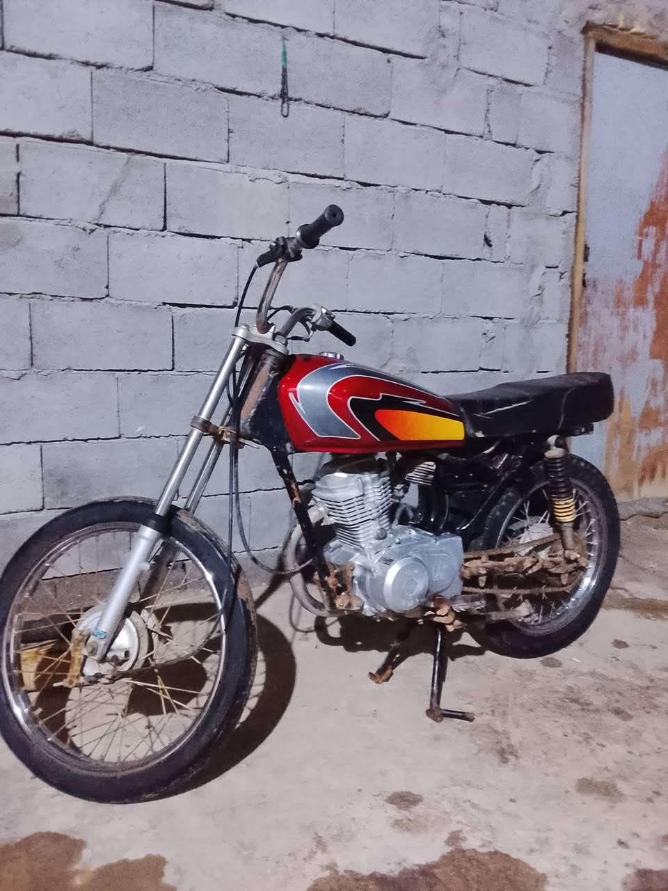 اسلام عليكم دراجة نامة محركها مامفتوح سعرها 400 وبيها مجال مكاني شط العرب الجزيرة 
وهاذ رقمي ***********
