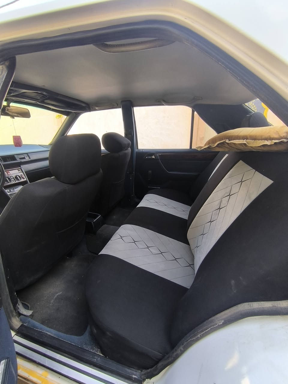 دب موديل 1986 محرك بطه 2500
المحرك بي صوت وبيها قاعده مال دبل جهة السايق طاكة الكير مكفول والبدي كلش نظيف مكانها كربلاء  السعر 37 وبيها مجال قليل 
رقم الهاتف ***********
