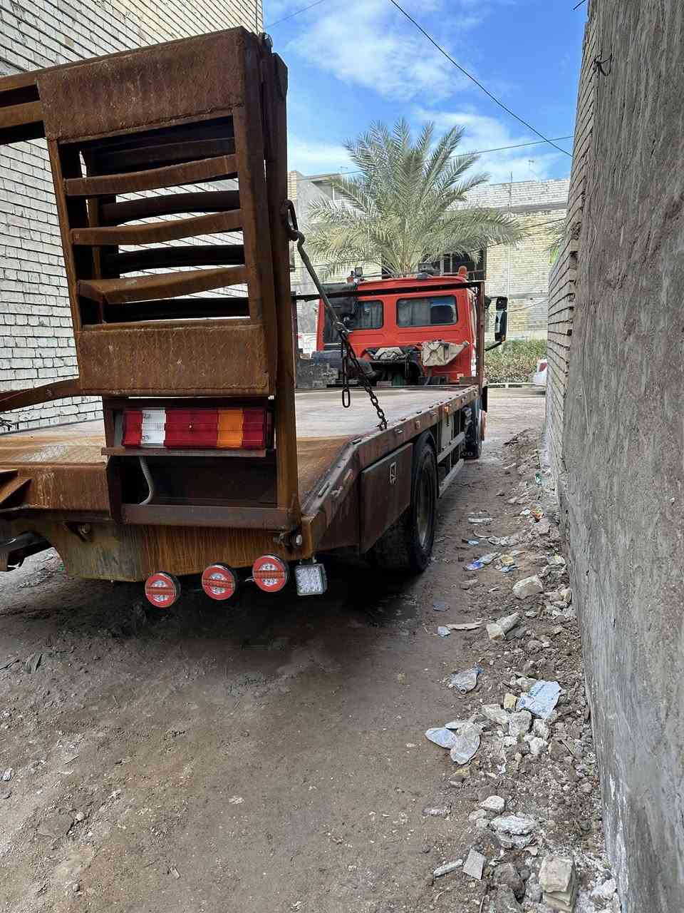 للبيع ناقلة فالفو دبل قمارة فلات ٢٠ طن رقم اربيل موديل 2000تبريد تدفئة جام كهربائي  كير ٦ نمر محرك ٦ سلندر  خير من الله /***********/***********/*********** مكاني بغداد/ او مراوس بسيارة خصوصي
