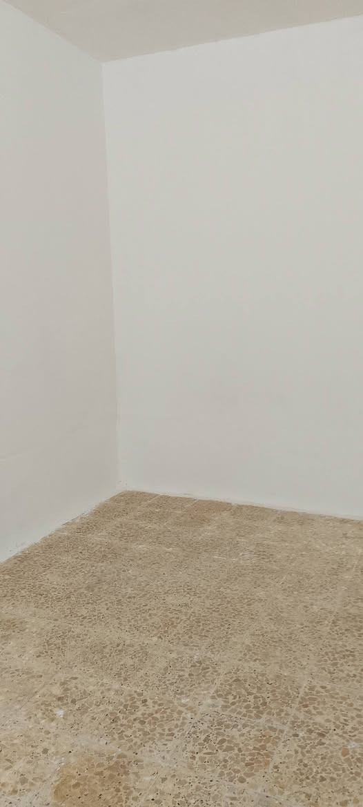 يا الله 
🏠 بيت للإيجار – النجف الأشرف / حي السلام
بيت مساحة 50م، موقع ممتاز خلف مدرسة بانقيا
طابق واحد، جاهز للسكن فوراً ✨
🔹 يتكون من:
غرفة
صالة
منور
مطبخ
حمّام + تواليت
🔹 الخدمات:
تأسيس كهرباء وماء كامل
خط مولد متوفر ⚡
بيت نظيف ومرتب
📞 للاستفسار ومعرفة الإيجار:
اتصال أو واتساب: ***********
