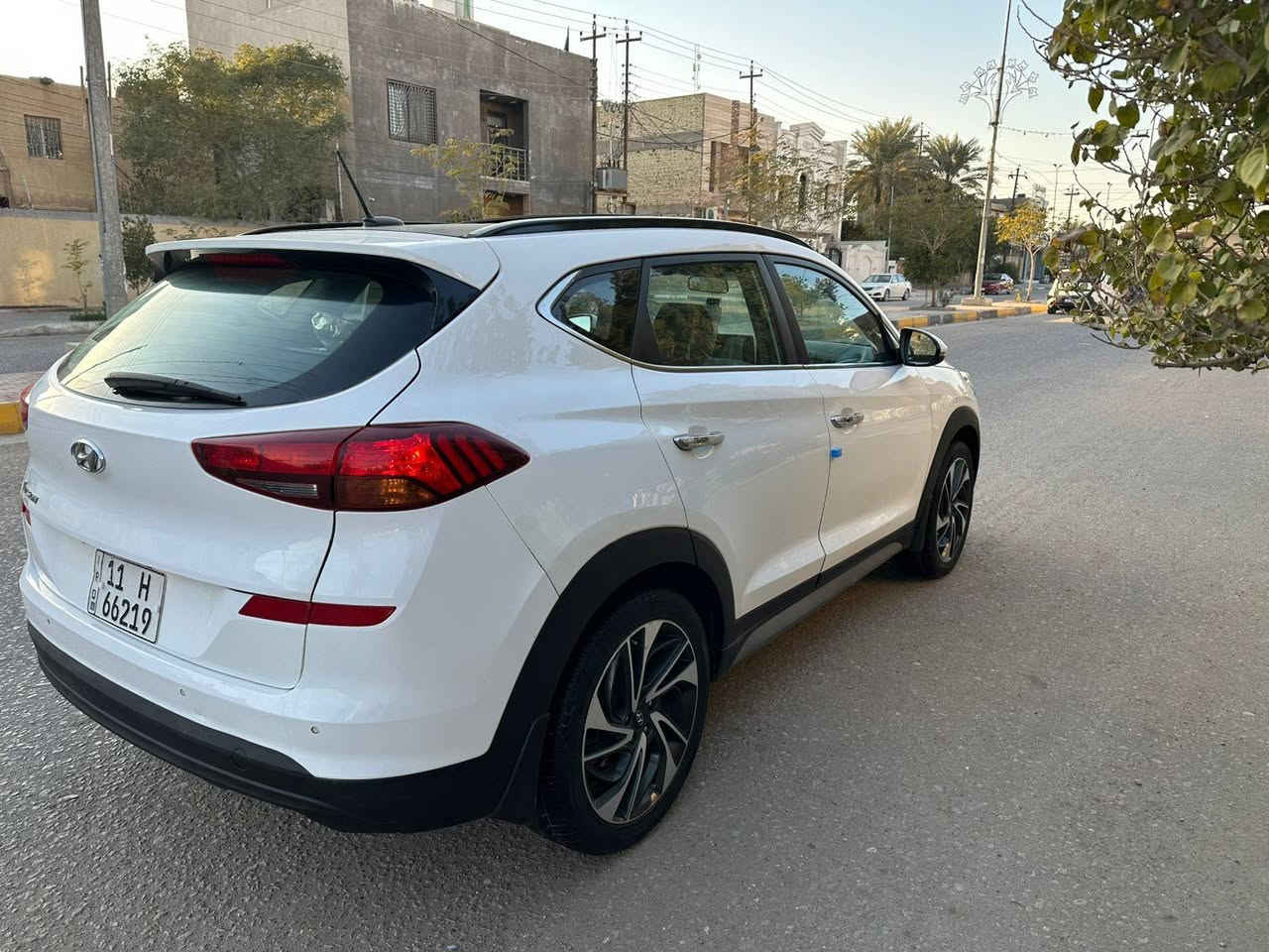 السلام عليكم *********** للبيع هواندي توسان وارد خليجي موديل 2020 السعر (188) مواصفات السياره فول 1/1 بناراما تحكم ستيرن جهتين شاشه كبيرة كامرا خلفيه وحساس خلفي أشاير بلمري مري شفط داخل صاج كشنات جلد لونين+ كهربائي يدات نيكل ترحيب عند القتراب لد امامي تبريد قطعتين مكينه 2000 دوش بصمه تشغيل + ابواب ويل كب سياره مكفوله بيه ربع بنيد وربع باب فقط موضح بلسونار مكينه وكير وحداديه تبريد وتخم تايرات تدفئه بحاله ممتازه جدا جدا رقم بغداد انكليزي باسمي تحويل مباشر مكان سياره في كربلاء
