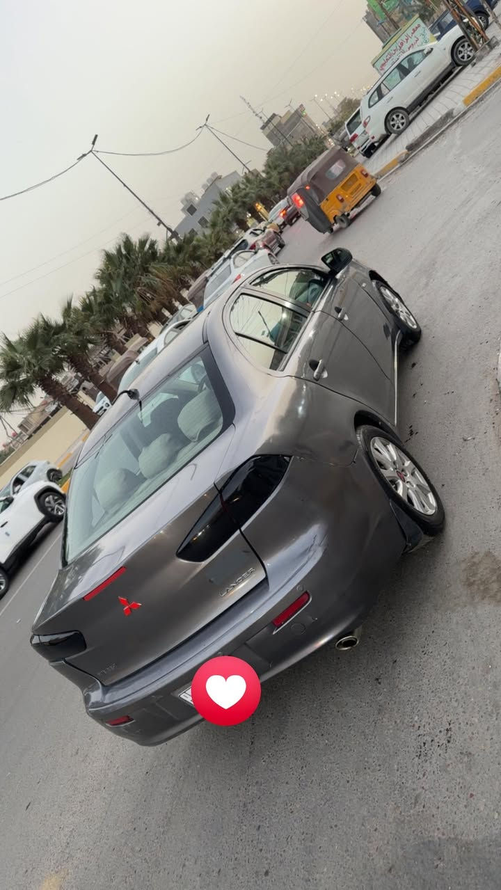 لانسر قرش موديل ٢٠١٠ رقمها مشروع وطني
محرك ١٦٠٠ جديد صار تقريبا عشرة ايام تم تركيبه 
الكير اوتو 
تبريد شغال 
الحدادية الامامية جيدا جدا ودرايم شفتات حاوية جدد 
الحدادية الخلفية تعبانة 
وحادثها جزء من جاملغ الامامي وجزء من الباب الامامي ارباك ستيرن مصبوغة حزام 
وسعرها ٧٢ وبي مجال
مكانها بغداد 
مكلف بالنشر اي تفاصيل اتصل على الرقم
***********
