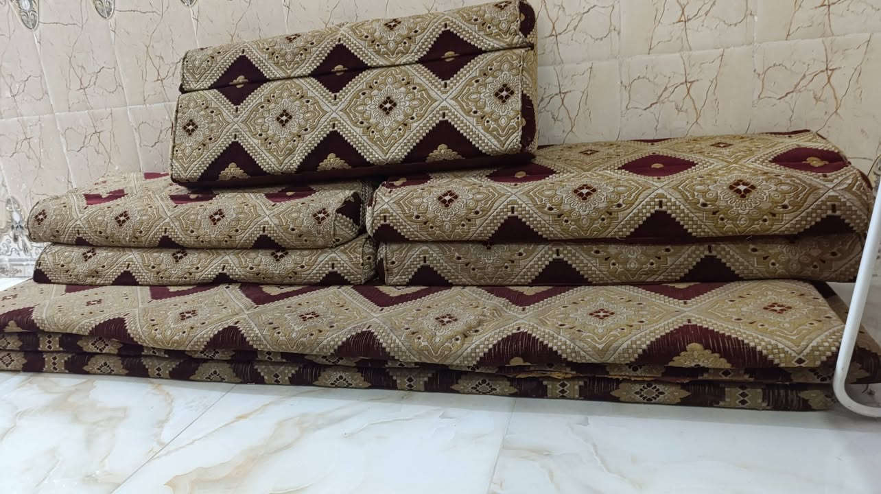 السلام عليكم جلسه 3  دواشك  و5  وجوه ضهر عوزها تغليف السعر 35  وبيها مجال الاتصال ‏‪***********‬‏
‏
السلام عليكم جلسه 3  دواشك  و5  وجوه ضهر عوزها تغليف السعر 35  وبيها مجال الاتصال ‏‪***********‬‏
