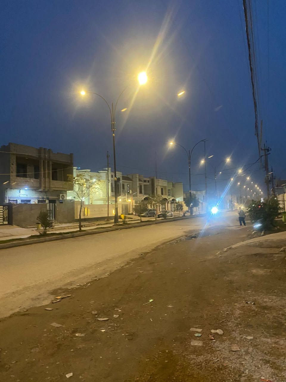 🏠 دار للبيع في الرمادي – طابق واحد 

 المكان خلف ساحة للاحتفالات أو قرب ماركت هلا

المساحة الكلية350 م²

📜 جنس العقار: طابو زراعي تحويل مباشر.

🏗️ نوع البناء: طابوق وسمنت

💧 الخدمات: ماء وكهرباء وطنية ومولّد وجميع الخدمات متوفرة

يتكون الدار من:

غرف نوم عدد (2)

صالة واسعة

استقبال

مطبخ حار وبارد

مجموعة صحيات داخلية وخارجية

كراج و حديقة أمامية.

شارع 30 متر  شارع خلف الدار 8متر

ـــــــــــــــــــــــــــــــــــــــــــــــــــــــ

📍 للمزيد من التفاصيل يمكنكم زيارة مكتبنا:

#عقارات_الخيّام_خلف_العاب_السندباد

📞 أرقام التواصل (واتساب متاح):

***********☎️

*********** ☎️

⏰ متواجدون في المكتب على مدار أيام الأسبوع.

نرحب بكم دائماً لزيارتنا والاستفسار عن أي عقار يناسبكم.
