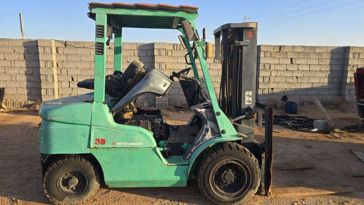 سلام عليكم رفعة شوكية مسبوشي للبيع
مديل 2018     
3 طن 3 حركات جاهزة للعمل  جب ناصي نضيفة 
مكاني كربلاء قرب حي الصناعي  
مكينة نضيفة جاهزة للعمل 
***********
