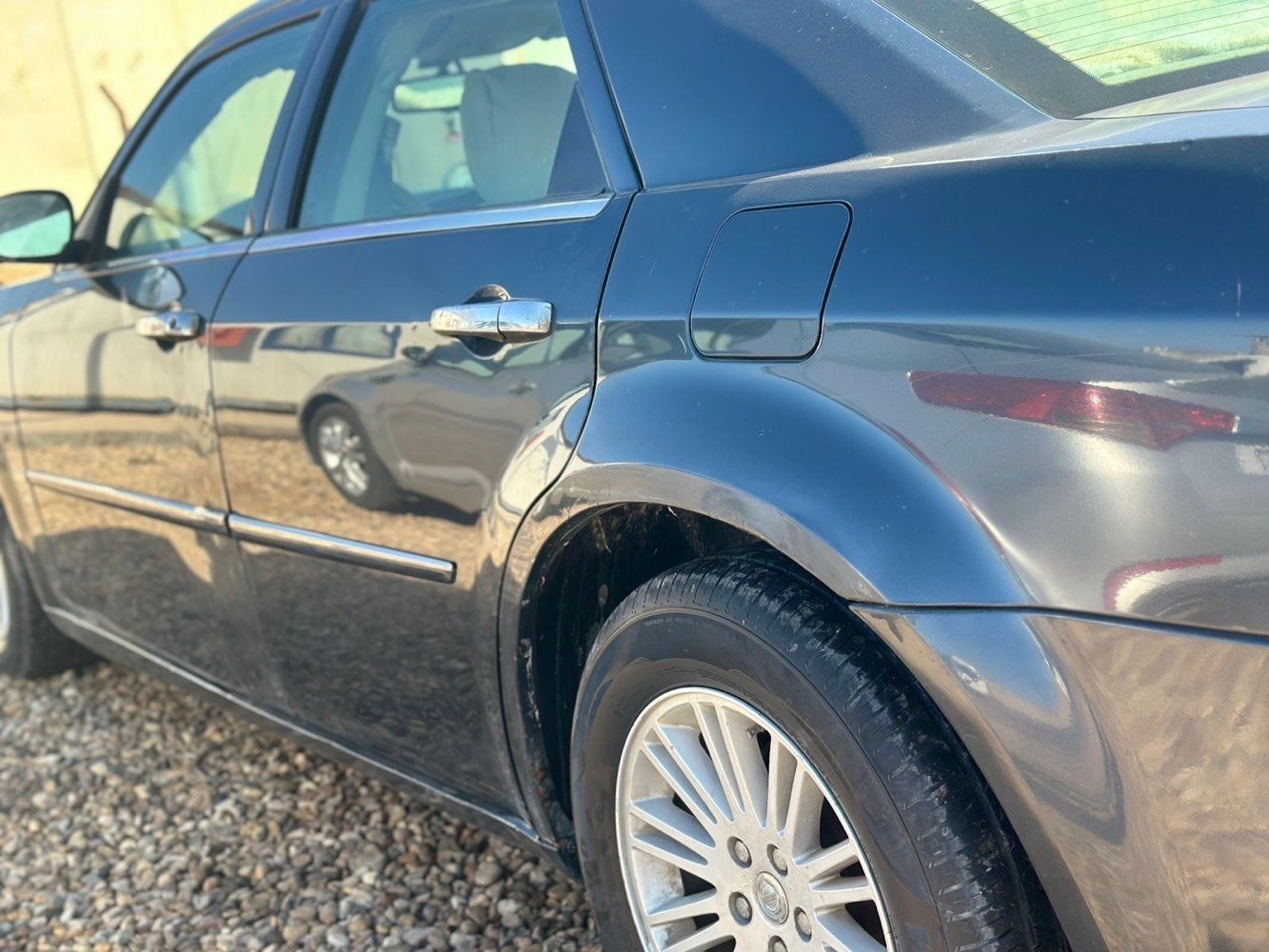 كرايسلر c300 لون ازرق نيلي موديل 2008 كفالة ما عدا بارد في باب السائق و خشم الجاملق.  رقم نجف دولي
ذي قار قضاء الرفاعي