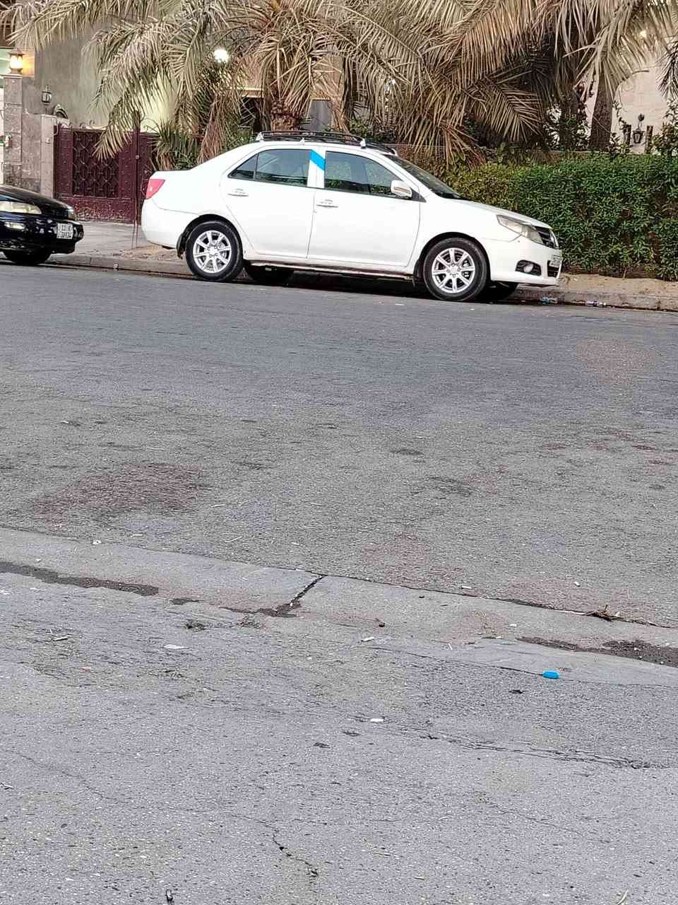 السلام عليكم. اخوان جيلي. Mk 2013 
 كير رمكينه وكهربائيات شركه بيها صبغ بالجملغ وشويه بالباب.  ريدها 38 ورقه.
رقم ***********
