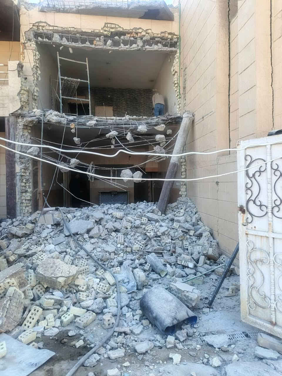 (بسم الله الرحمن الرحيم)
قص و قطع الكونكريت وتفليش المنازل
#وفتحات المناور
#قص طوارم 
#فتحات درج
# تثقيب المرازيب
فتح جوينات
وبأسعار مناسبة
كادر متخصص في هذا المجال 
مستعدون للعمل في جميع المحافظات
 للأتصال أو واتساب على لأرقام التاليه
***********
