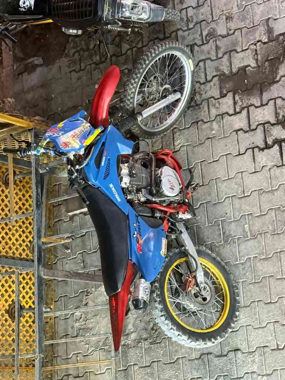 سلام عليكم
قفاز كاويار دراجه 

دراجه 200cc

سعره 450 مكاني واسطي
***********رقم
