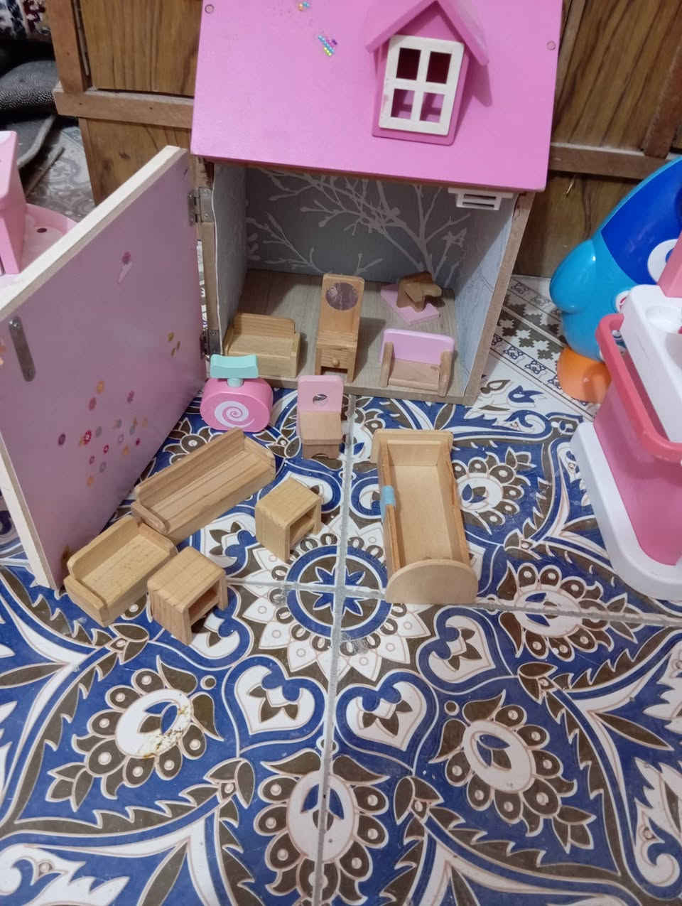 سلام عليكم بيت مصغر   متكامل من قل لقطع 
المغسله وطباغ تفاعلي 
سعره 100
***********
