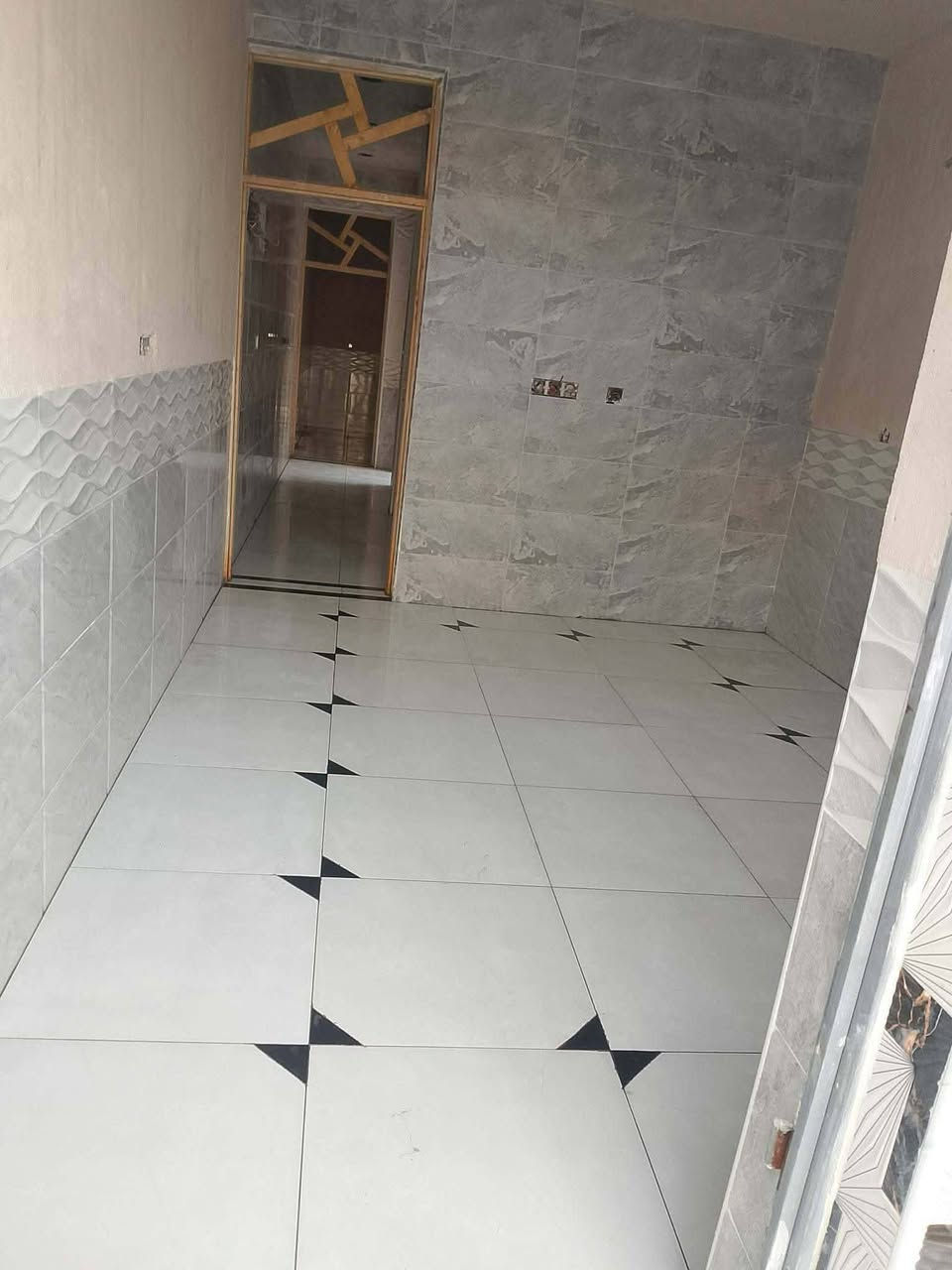 ***********   السلام عليكم خلف سيراميك مصر متفرغ لان لجميع تطبيق البورسلين والكاشي والمرمر
