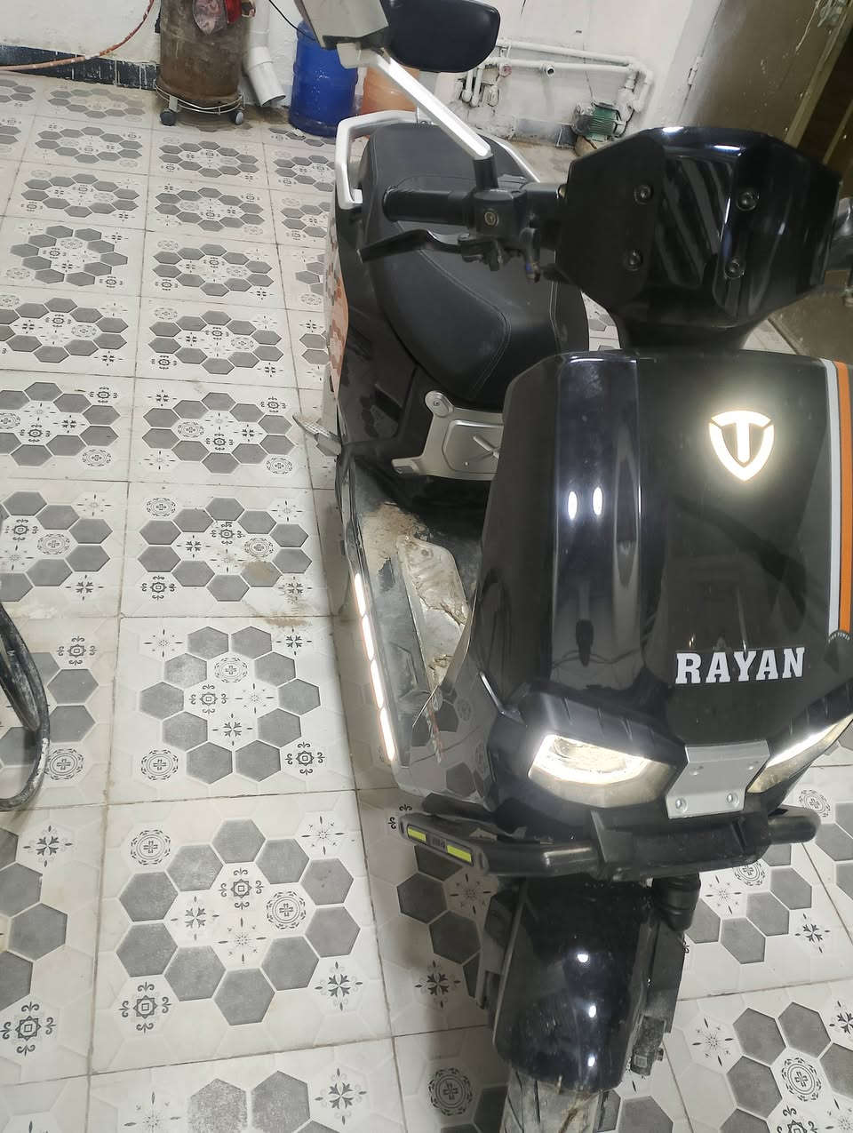 السلام عليكم دراجة شحن شركة رايان وحش الكون موديل 2026 بصمة الدراجة شغالة من كلشي كهربائيات اشاير بطاريات عدد6 ابريك امامي خلفي دهن ثلاثة نمر مثبت سرعة رجوع للخلف تمشي 79 حقيقي مكاني بغداد شهداء البياع مكاني بغداد شهداء البياع سعرها ب مليون و150 وبيها مجال للاستفسار علئ هذة الرقم ***********📲
