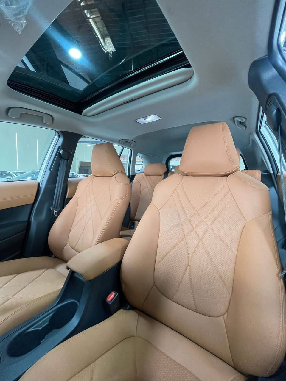 تويوتا كورلا كروس موديل 2025 / داخل قرميدي مقاعد ودشبول والأبواب طلب خاص بلادي  السعر 29 مليون و500الف دينار لوحات بغداد وسنوية
‼️🔥🔥المواصفات  :ياباني تجميع الصين
الأهم:✅ محرك 2000 سي سي – 4 سلندر هايبرد (صنع في اليابان)✅ دفع أمامي + ناقل حركة CVT✅ أربع كاميرات بزاوية 360 درجة لرؤية شاملة✅ جنوط قياس 17 إنش✅ مصابيح أمامية LED✅ دخول وتشغيل بصمة (عدد 2)✅ إشارات على المرايا الجانبية✅ تحكم كهربائي كامل بالنوافذ✅ مقعد السائق كهربائي + مقاعد جلد✅ تبريد أمامي وخلفي✅ فتحة سقف (سلايد) بانورامية✅ نظام مراقبة ضغط الإطارات TPMS✅ نظام رادار أمامي ومثبت سرعة✅ أنظمة سلامة متقدمة:• نظام تحذير التصادم الأمامي• نظام التوقف التلقائي• نظام تحذير الخروج من المسار• نظام البقاء داخل المسار✅ بلوجكترات + نظام ABS✅ منافذ USB-C
شركة الفرس ألأبيض لتجارة السيارات 🚗
☎***********
☎***********
 بغداد مدينة معارض البياع -الشارع المميز-مقابل كراج البياع 📍
لاستفسار يرجى الاتصال على الرقم:
☎***********
☎***********
