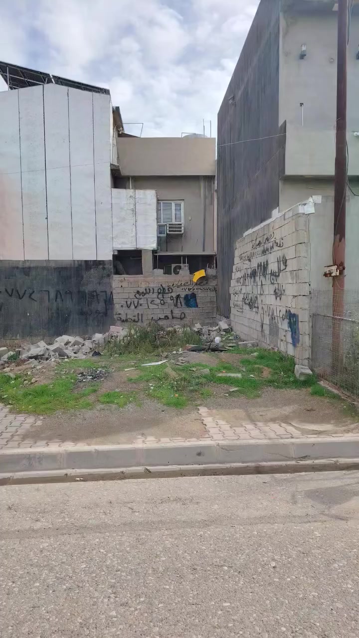 قطعه أرض للبيع طابو صرف شرط التحويل
مساحه القطعه ١٠٠ متر مربع على شارع ٢٠ متر
كركوك حي العسكري قرب جامع مدرسه زهرة الصباح
منطقة خدمات كامله قريبه من المدارس والسوك
السعر علق بكلمه تم يجيك السعر على الخاص 
للاستفسار أكثر الاتصال على ***********
او زيارة مكتب قصر الصيادة للعقار حي العسكري قرب جامع صالح بهاءالدين بصف المستوصف
