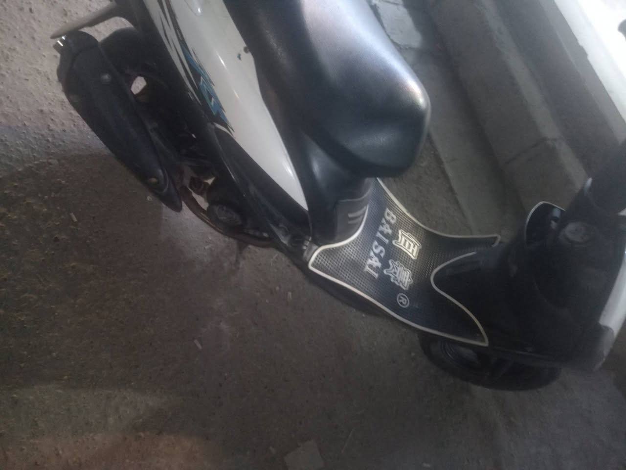 سلام وعليكم دراجهه ماكس عدله للبيع ♌

الصالنصه كاتم رياضي ✅

صح بيها نقوص بصيطه مثل الكسل مالها كايم 

يرادله تجفيت + سلف شغال+ الهندر شغال بس يردله قبق هندر

الكهربائيات شغال 100/100 اروقها كامله السعر 400 
***********
