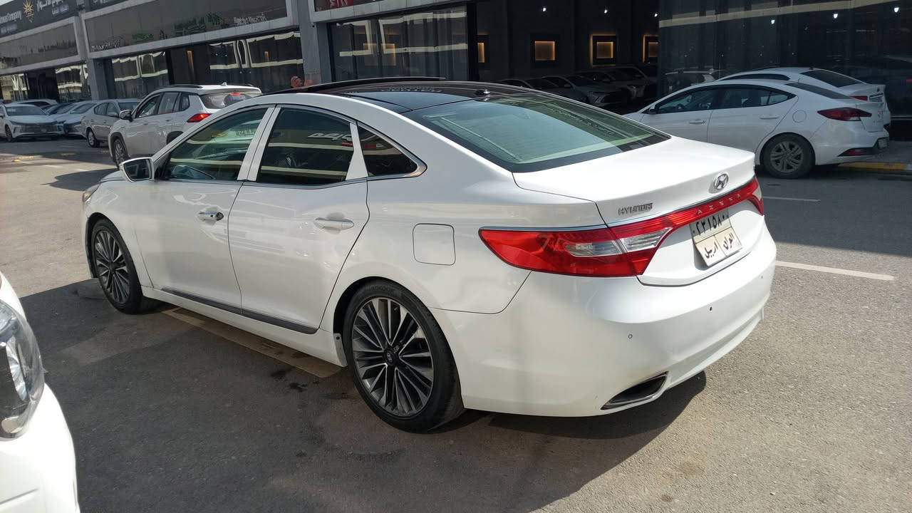 ازيرا 2012 فول مواصفات بقطعه صبغ محرك 6 الداخل قرمتي رقم التواصل *********** 
***********
