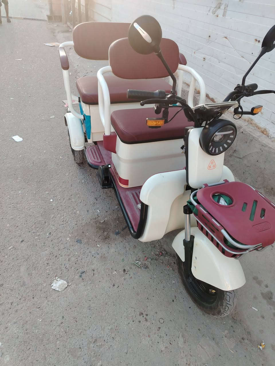 السلام عليكم تكتك شحن للبيع 5بطاريات و٢سوج و٢بصمات تشغل عن بعد تحمل وزن ٣نفرات عنواني مدينة الصدر. للاستفسار ***********
